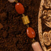 Dettaglio diaspro ed agata colombiana della Collana Tayrona della collezione I Precolombiani di marte Gioielli