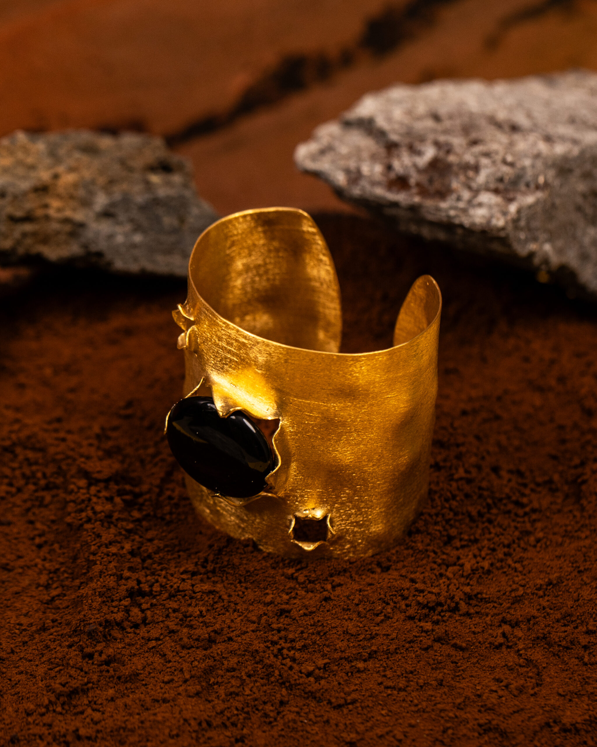 bracciale Vulcano Nero della collezione Design di Marte Gioielli
