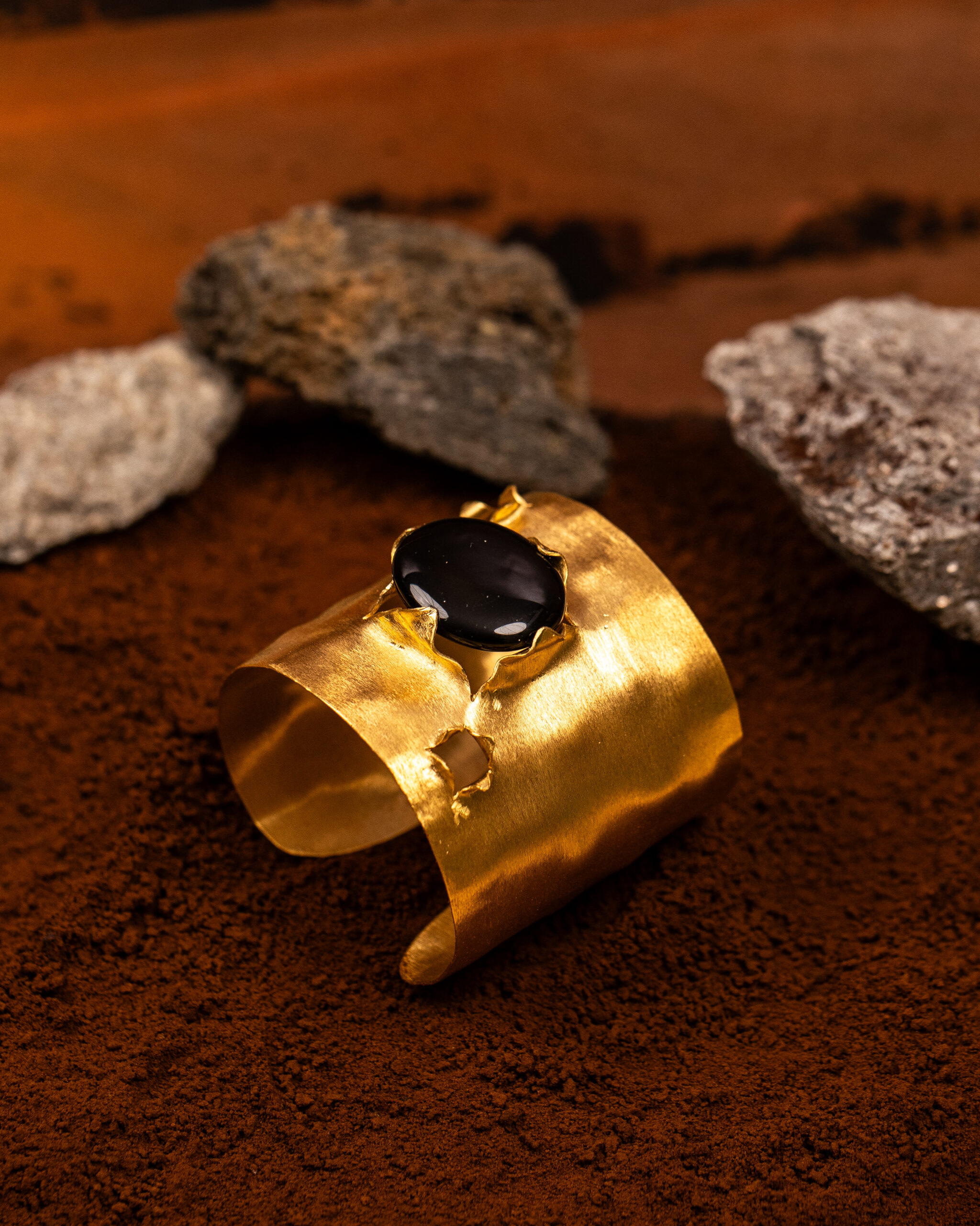 bracciale Vulcano Nero della collezione Design di Marte Gioielli