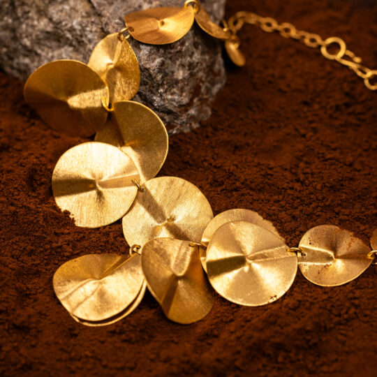 collana Sole in Trigono della collezione Design di Marte Gioielli