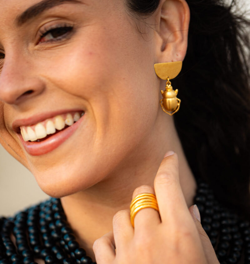 orecchini scarabajos della collezione design di Marte Gioielli