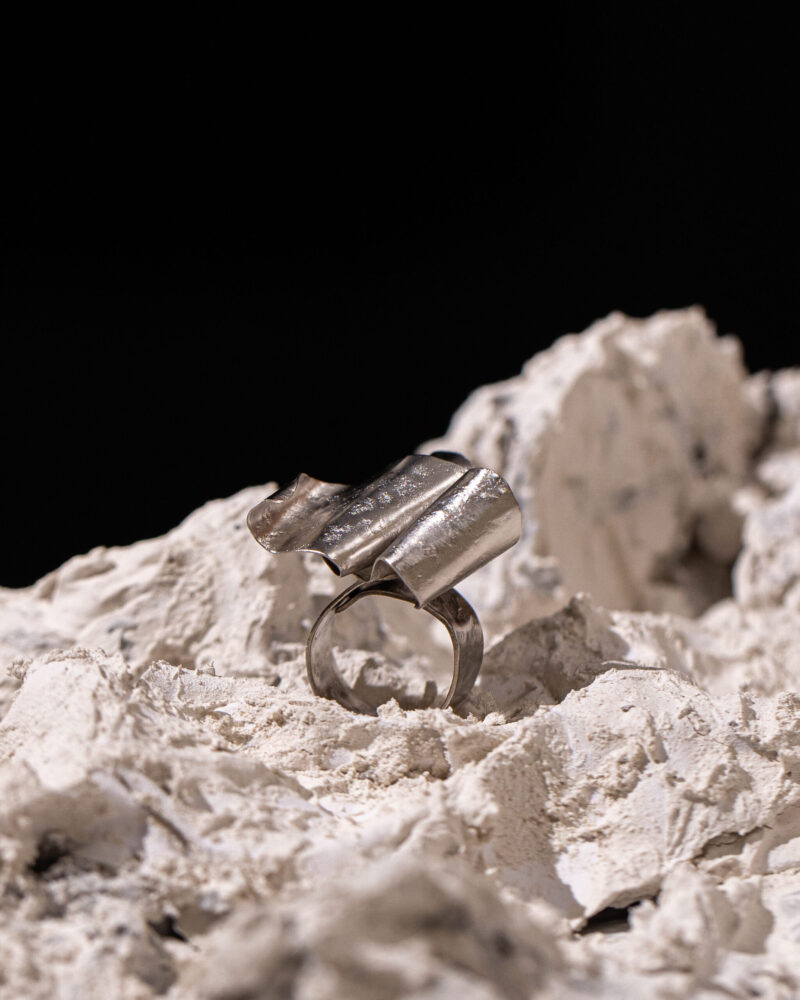 anello Chimera della collezione Luxury Sorella Luna di Marte Gioielli